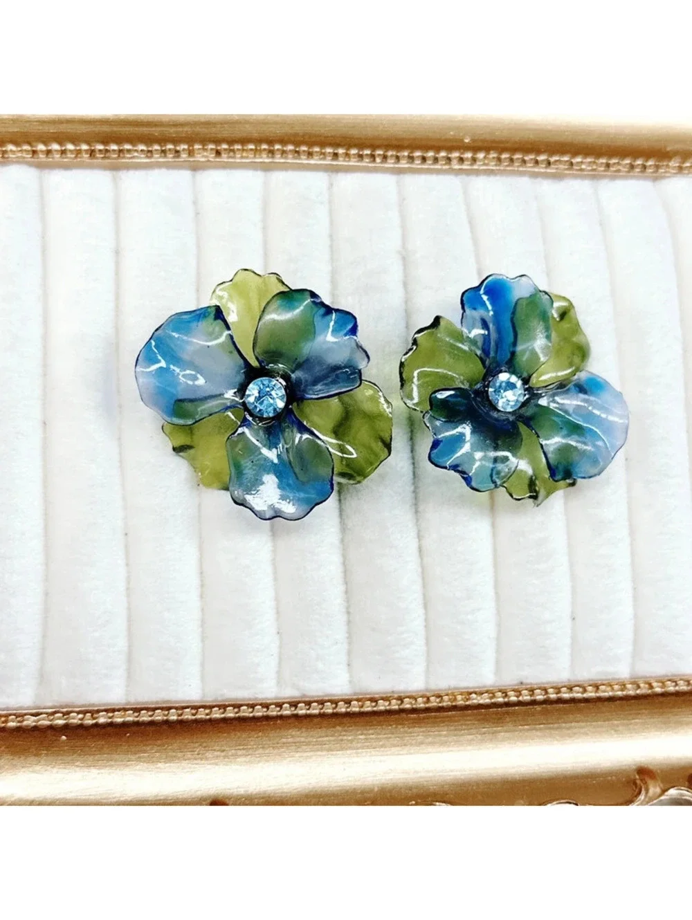 5338mc. Green and Blue Vintage Plastic Clip On Earrings